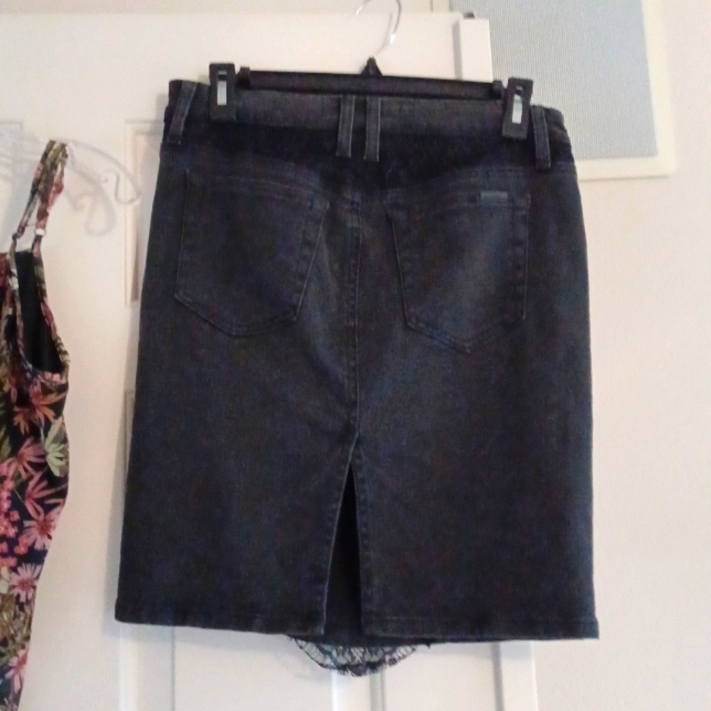 Joe's Black Jean Skirt Size 28 & Xhilaration Floral Top size Large - Picture 2 of 7